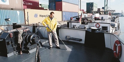 Ultra-high-pressure cleaners